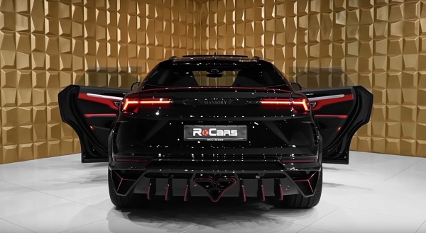 บั้นท้าย Lamborghini Urus Venatus