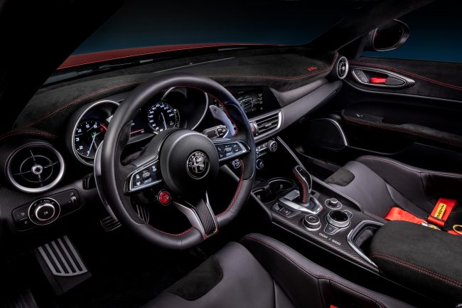 Interior Alfa-Romeo-Giulia-GTA