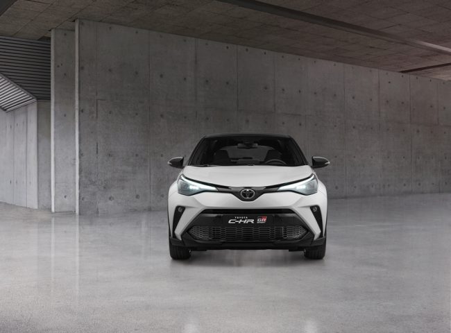 ด้านหน้า Toyota C-HR GR SPORT 2021