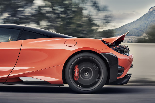 บั้นท้าย 2021 McLaren 765LT 