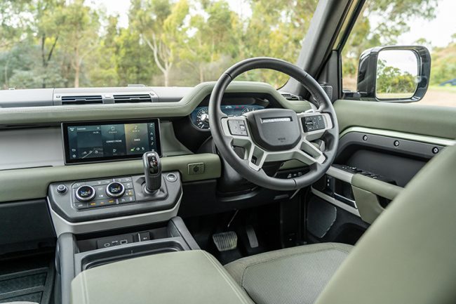 ภายใน Land Rover Defender Plug-In Hybrid