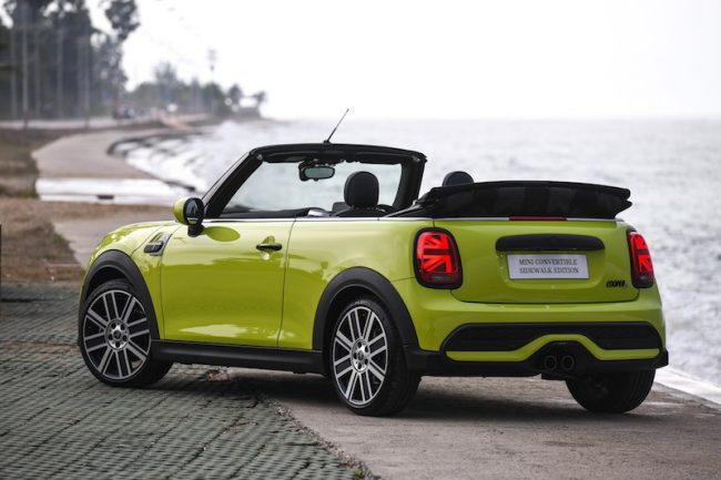 ราคาและการจัดจำหน่าย MINI Cooper S Convertible Sidewalk Edition